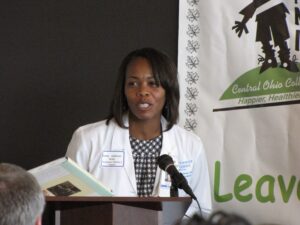Dr. Wendy Anderson-Willis, of Nationwide Children's Hospital, receiving the Leave No Child Inside Award.
